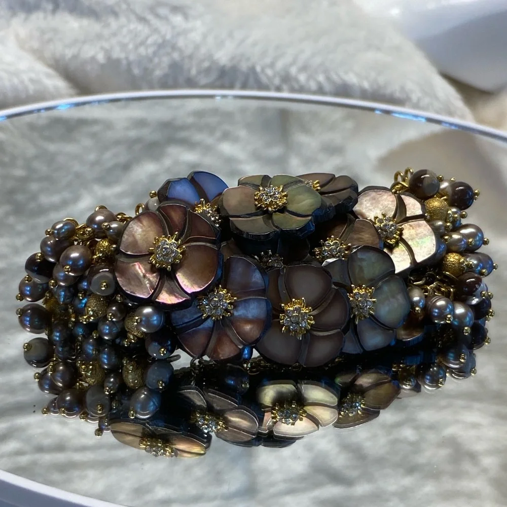 Beautiful Floral Faux Pearl Bracelet Gold Tone 7-8 3/4 Bohemian Style Rhinestone